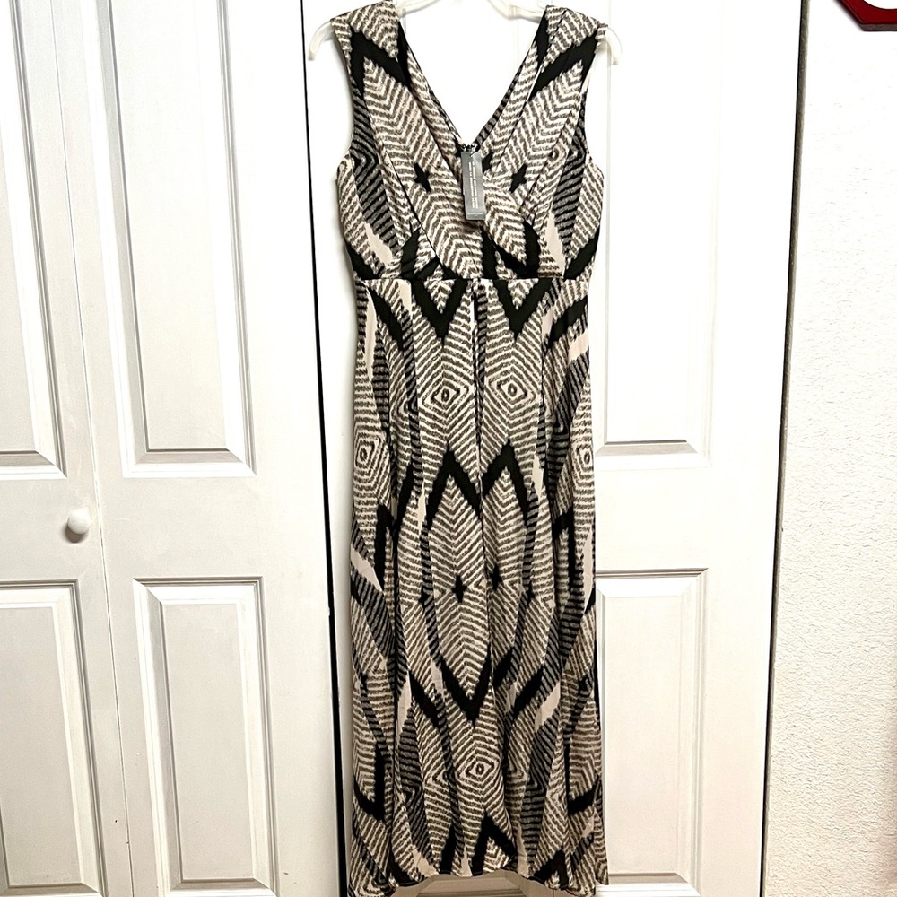 Banana Republic Black and Cream Geometric V‑Neck Maxi Dress Size 6 NWT